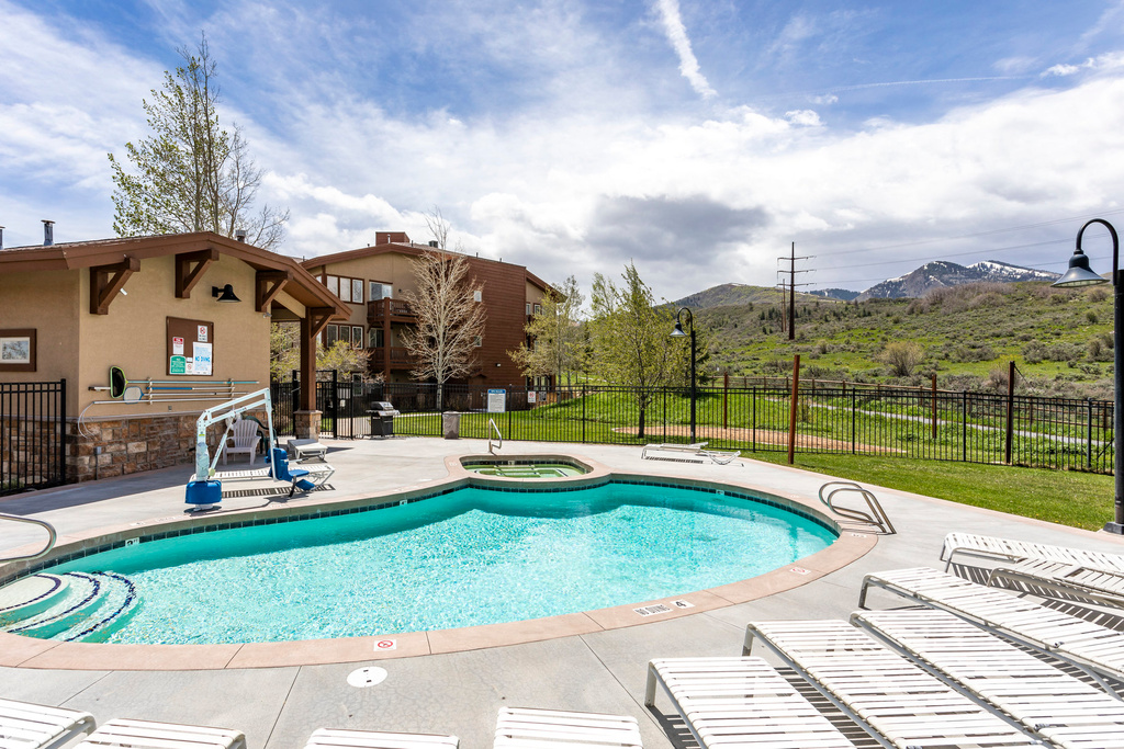 6677 N 2200 W #C204 Park City, UT 84098