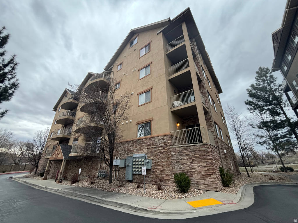 1235 E WOLF HOLLOW LN #101 Holladay, UT 84117