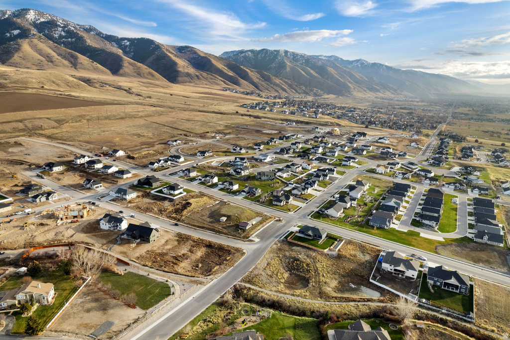 1025 S 200 W Hyde Park, UT 84318