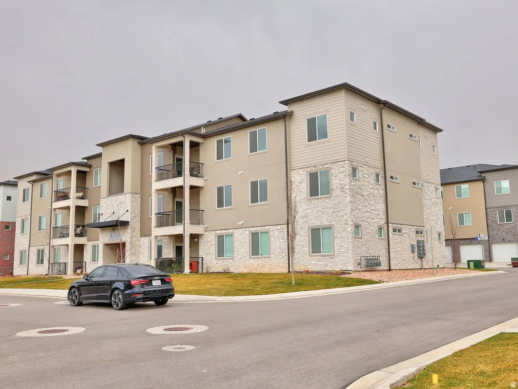 13525 S POOLE DR #B202 Riverton, UT 84065