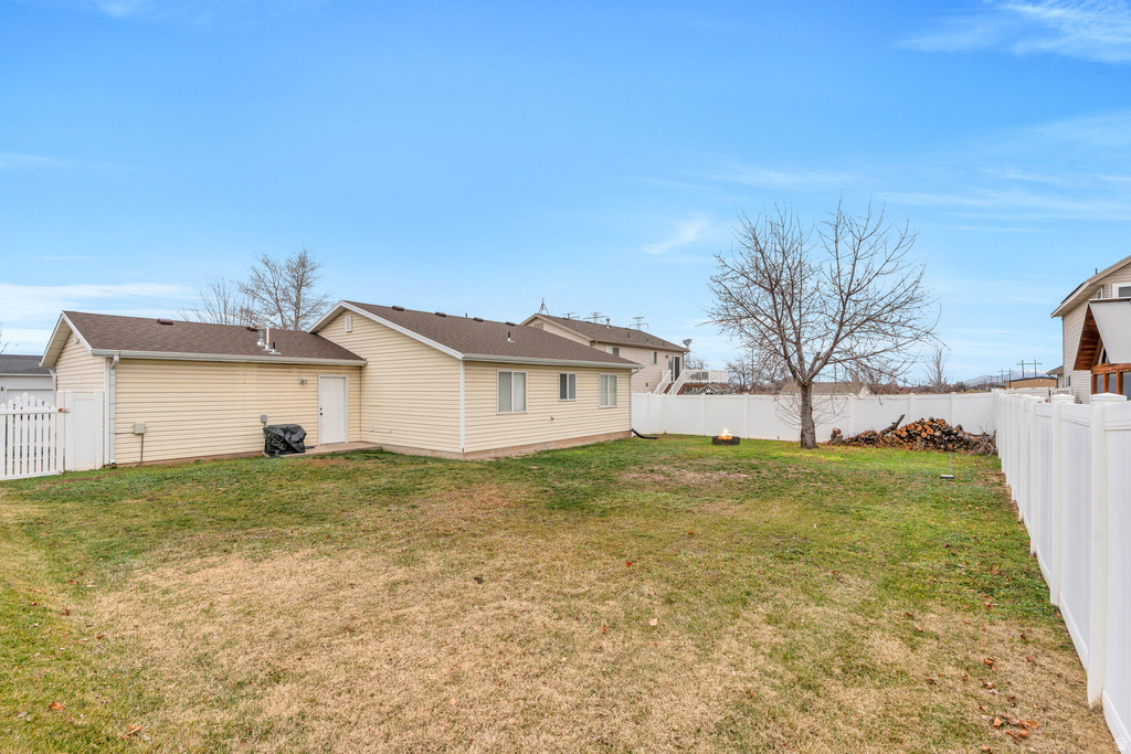 2026 N 1615 W Clinton, UT 84015