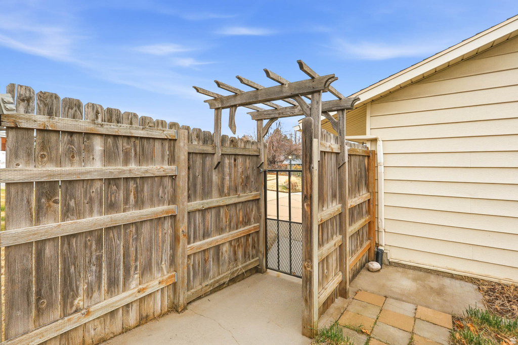 4524 STEPHENS CIR South Ogden, UT 84403