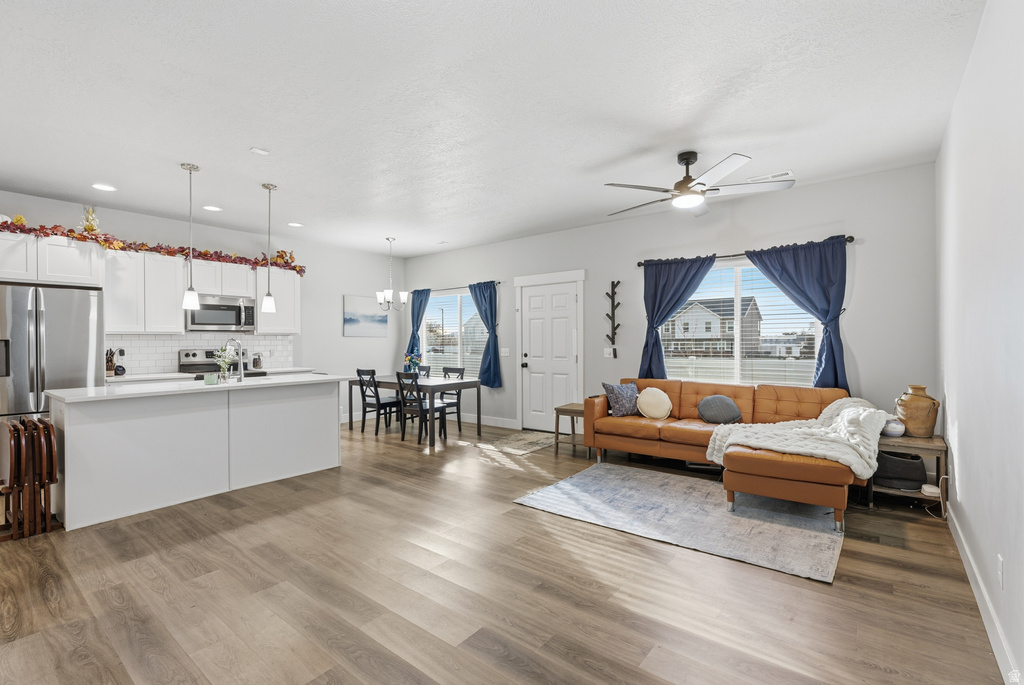 833 S COWANS CT Clearfield, UT 84015