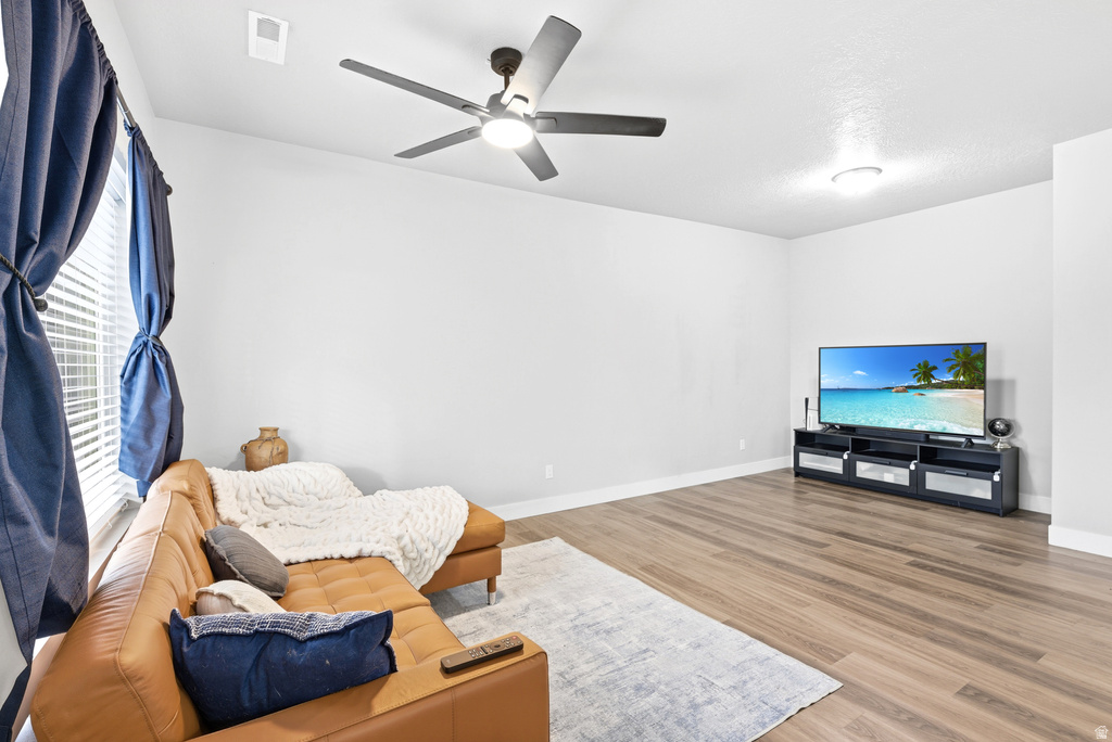 833 S COWANS CT Clearfield, UT 84015