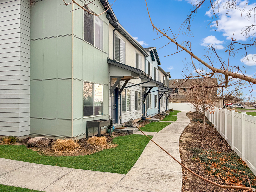 833 S COWANS CT Clearfield, UT 84015