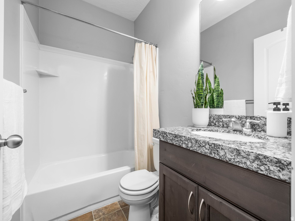 216 W RIDGE RD Saratoga Springs, UT 84045