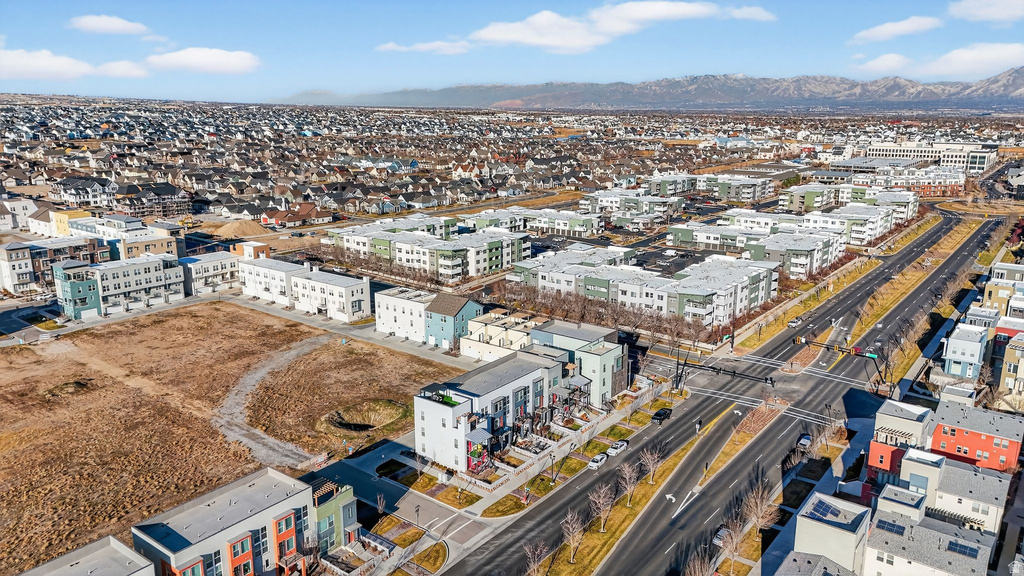 5004 W DAYBREAK PKWY South Jordan, UT 84009