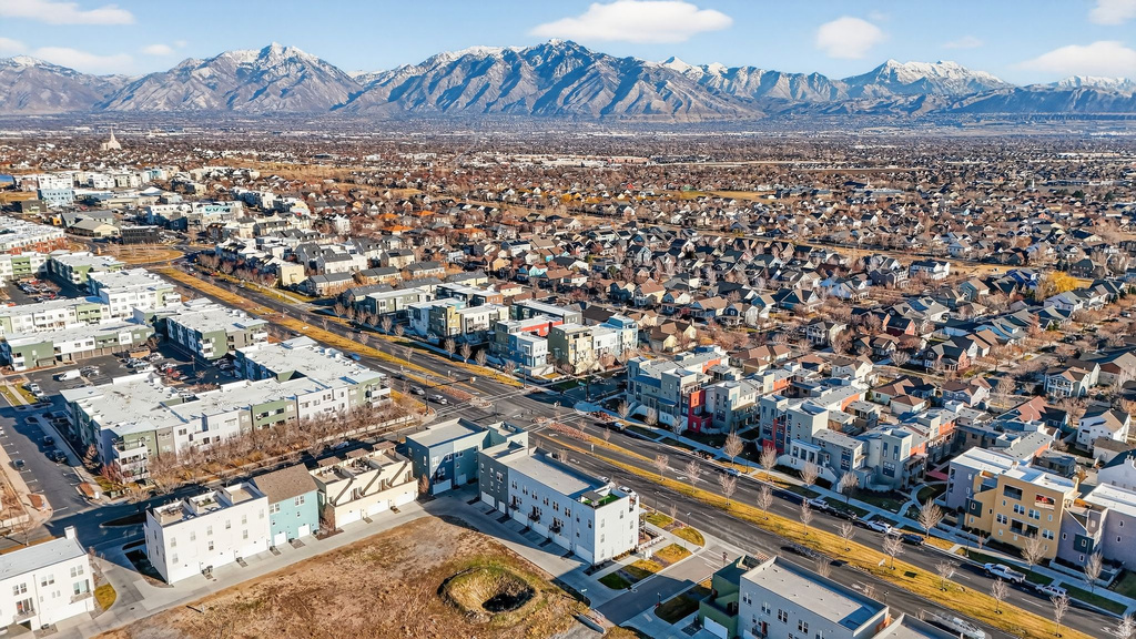 5004 W DAYBREAK PKWY South Jordan, UT 84009