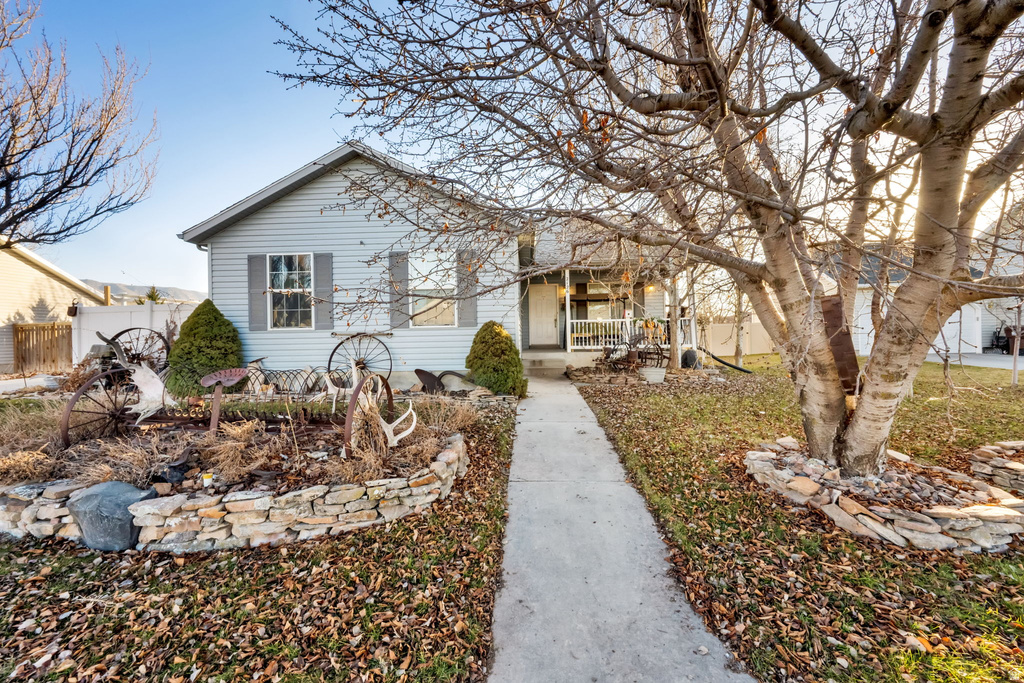 2126 E AUTUMN ST Eagle Mountain, UT 84005