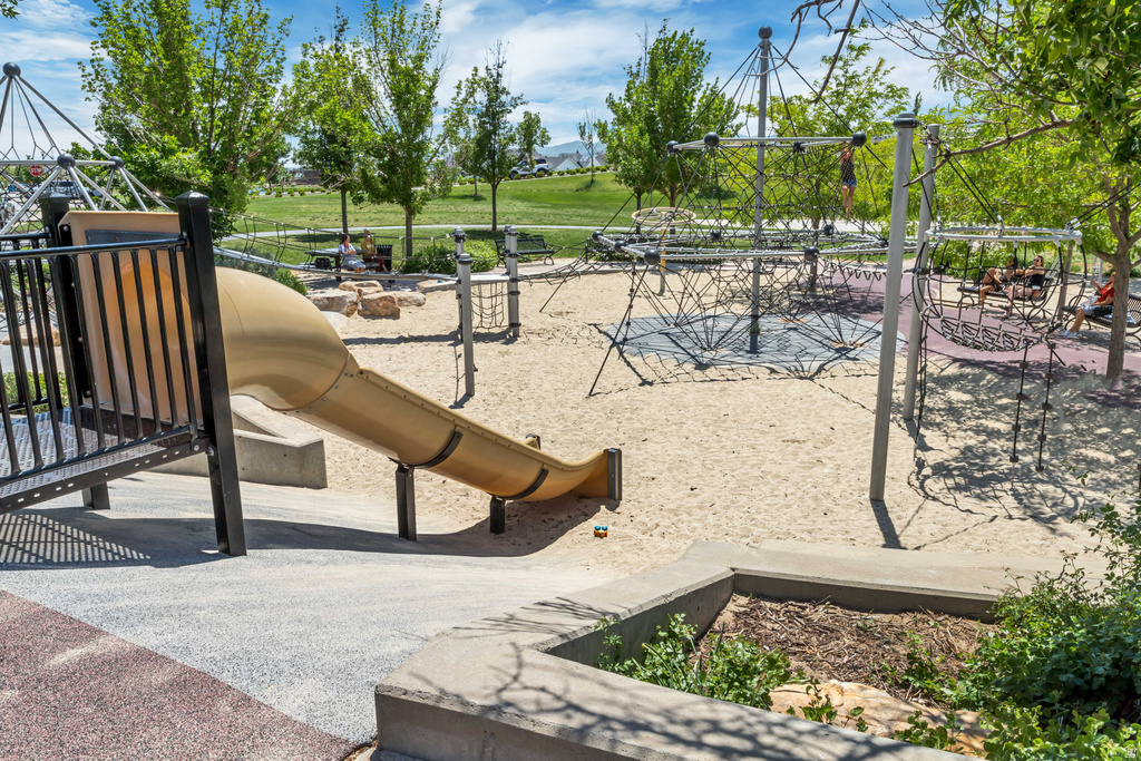 11386 S OKANOGAN LN South Jordan, UT 84009