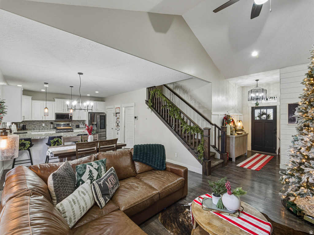 10333 S WAPATI MOON PL South Jordan, UT 84095