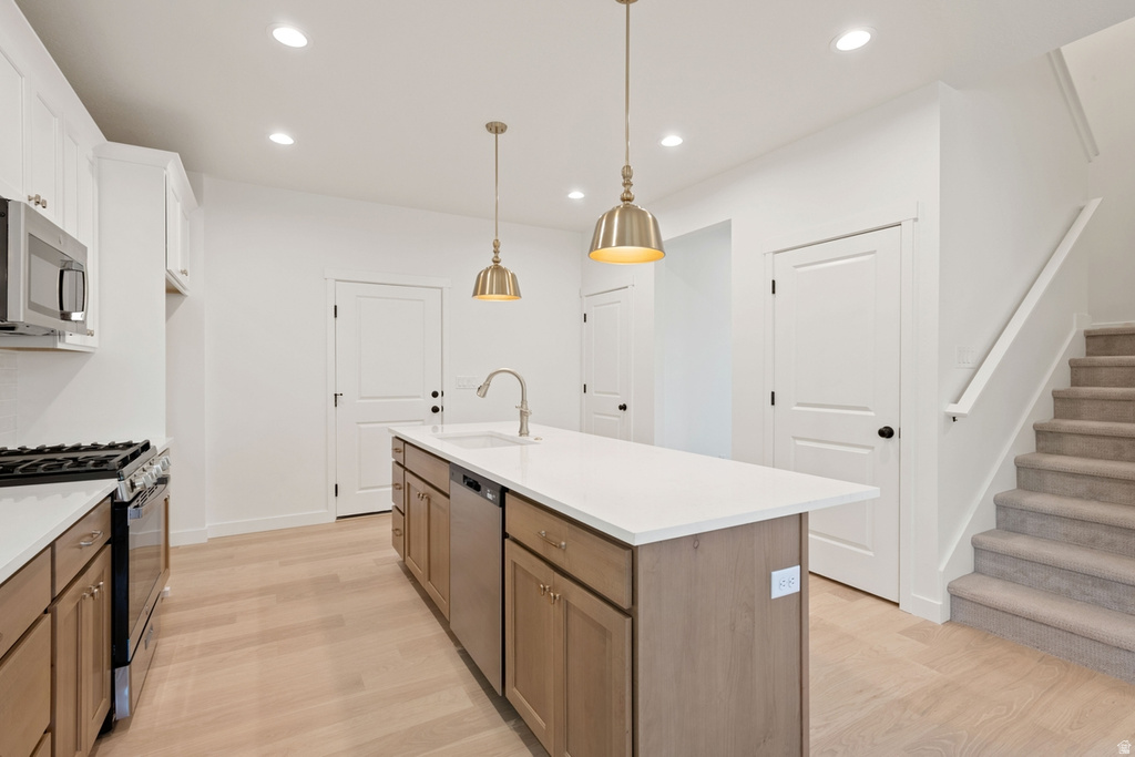 7043 W LAKE AVE South Jordan, UT 84009