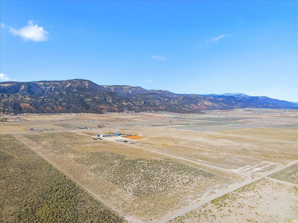 302  RESOVOIR RD Wales, UT 84667