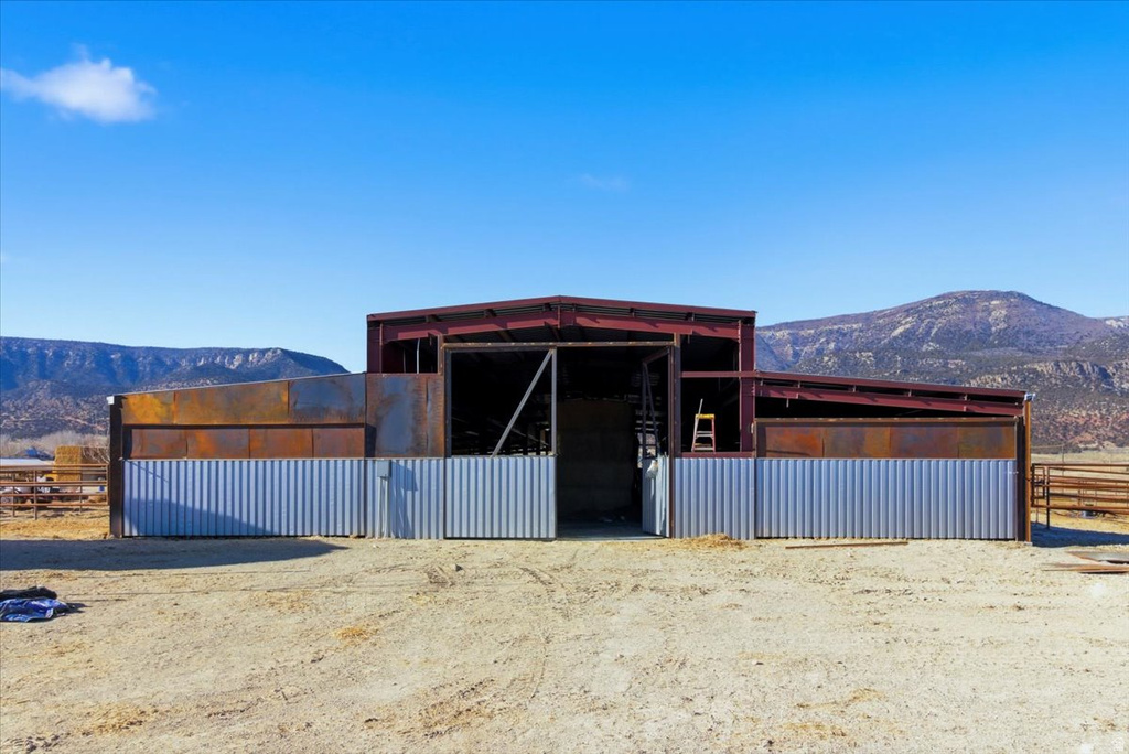 302  RESOVOIR RD Wales, UT 84667