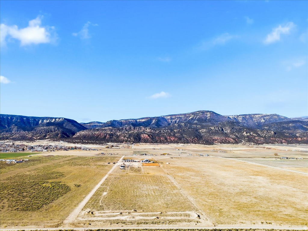 302  RESOVOIR RD Wales, UT 84667