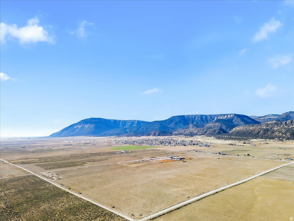 302  RESOVOIR RD Wales, UT 84667