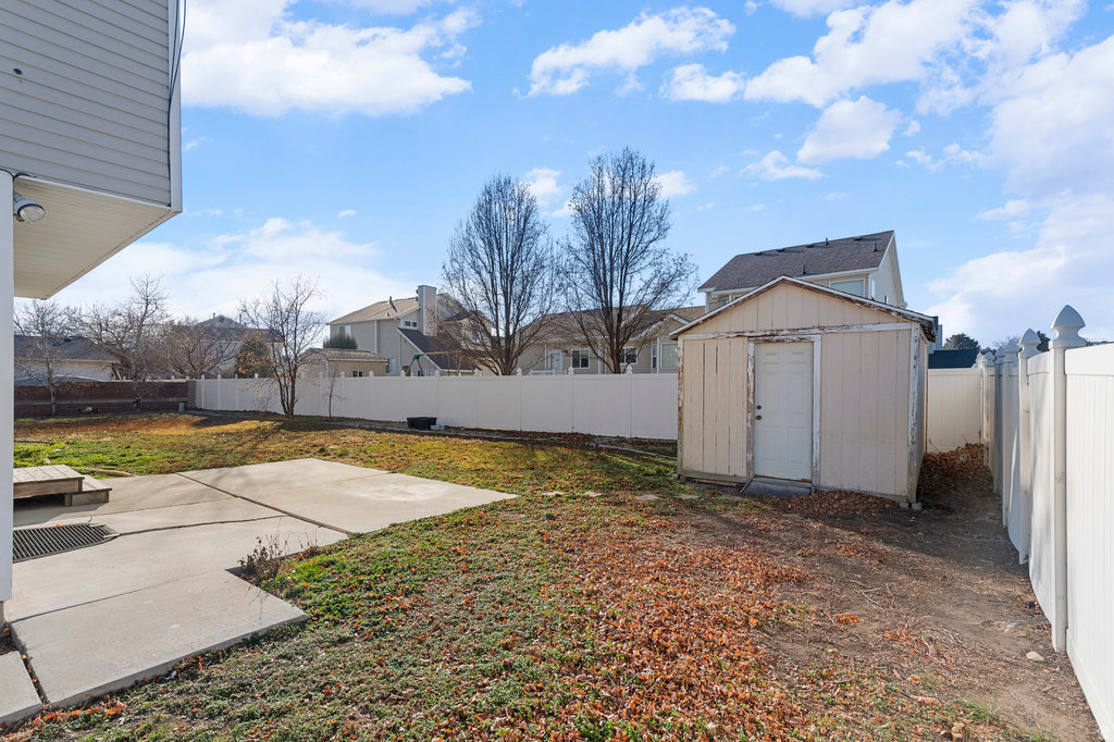 8246 S CREEKWOOD CIR West Jordan, UT 84088