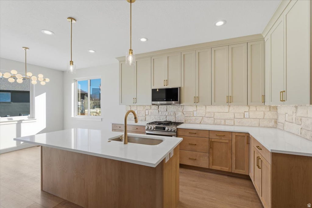 1048 E LESTER DR South Weber, UT 84405