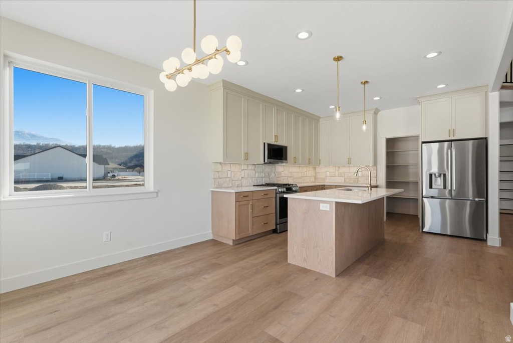 1048 E LESTER DR South Weber, UT 84405