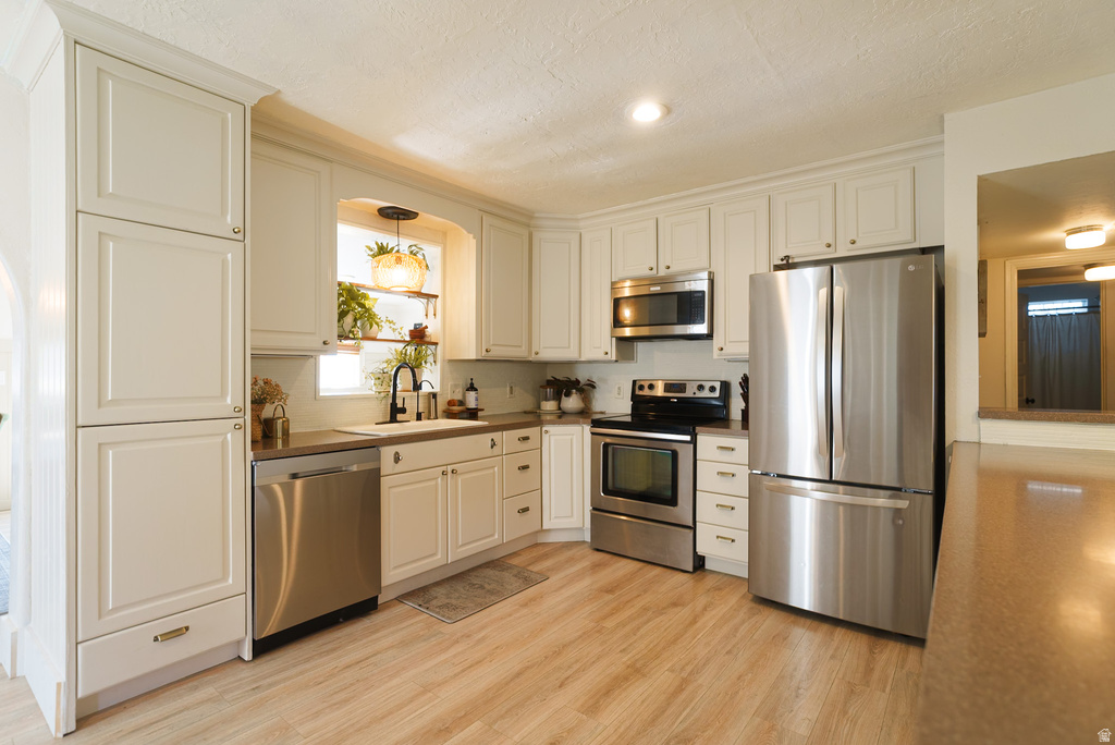 1003 W MAIN Lehi, UT 84043