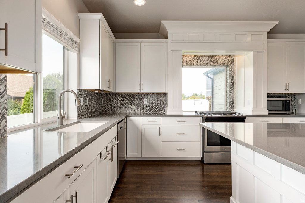 1876 S 1230 W Syracuse, UT 84075