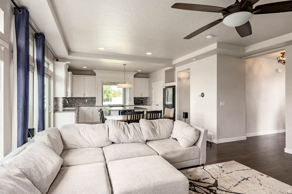 1876 S 1230 W Syracuse, UT 84075