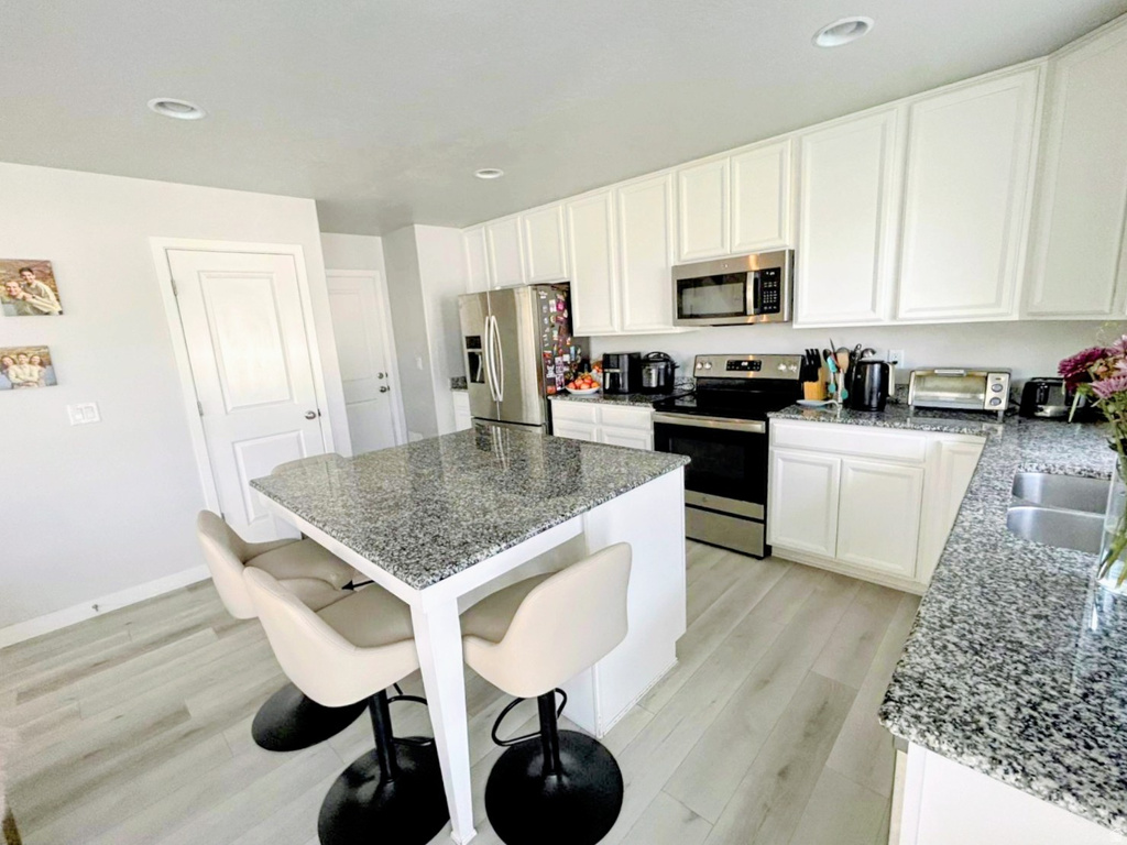 3209 S CLAIRE AVE Syracuse, UT 84075