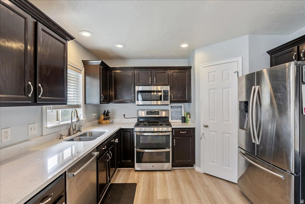 2126 E LODGE POLE DR Eagle Mountain, UT 84005