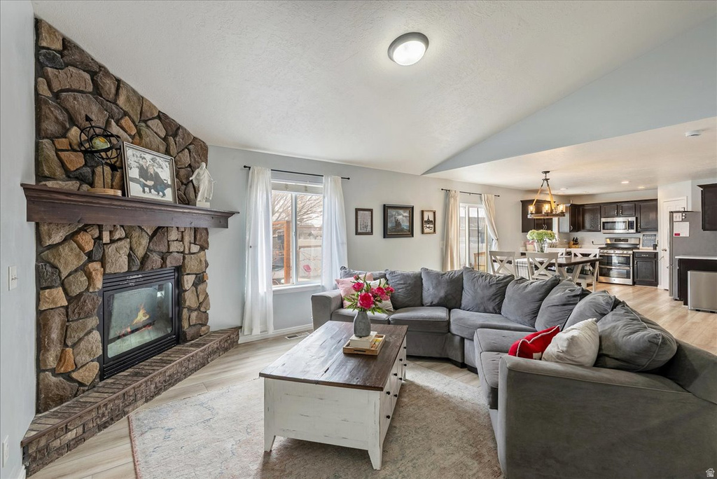 2126 E LODGE POLE DR Eagle Mountain, UT 84005