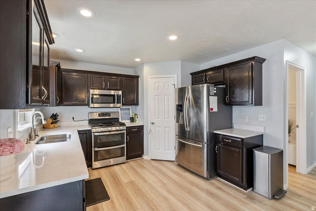 2126 E LODGE POLE DR Eagle Mountain, UT 84005