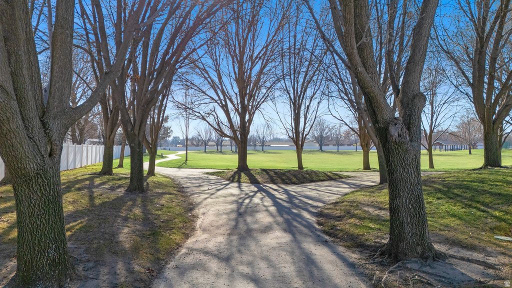 6438 S MCKINLEY LN Taylorsville, UT 84129