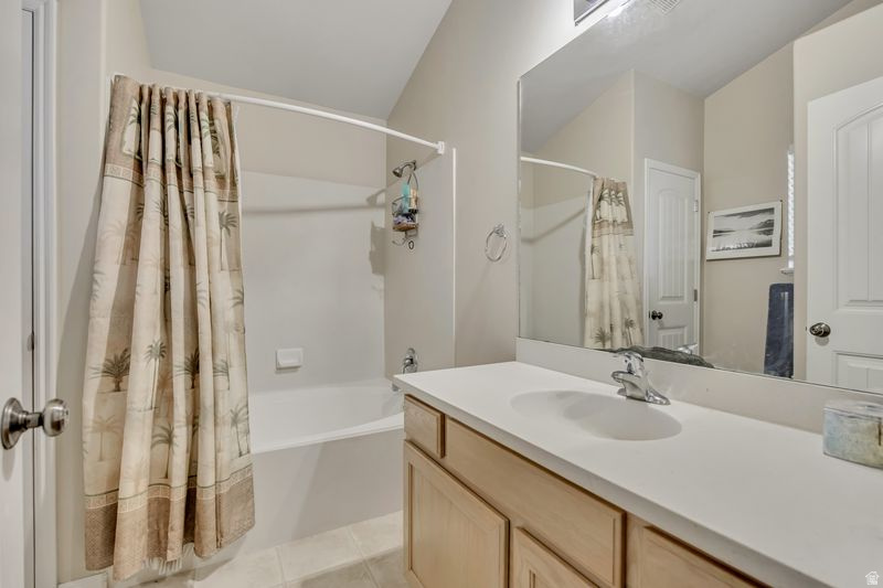 5712 W PLUMBAGO AVE Kearns, UT 84118