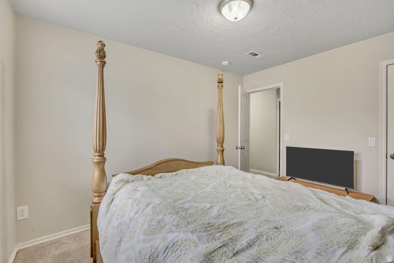 5712 W PLUMBAGO AVE Kearns, UT 84118