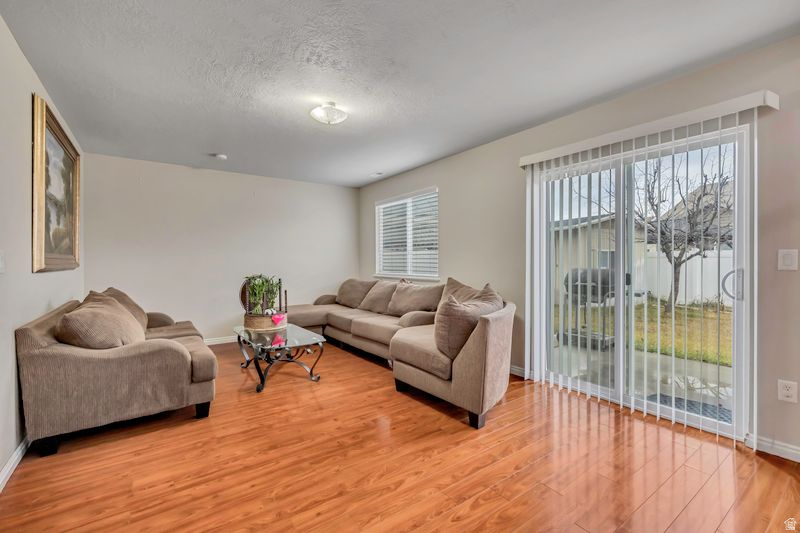 5712 W PLUMBAGO AVE Kearns, UT 84118