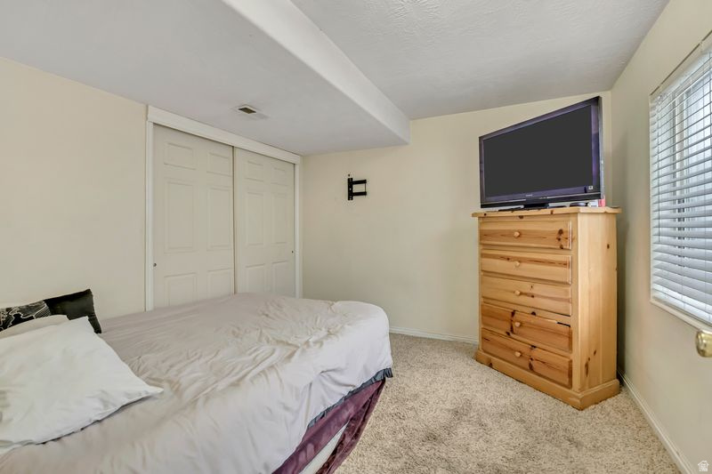 5712 W PLUMBAGO AVE Kearns, UT 84118