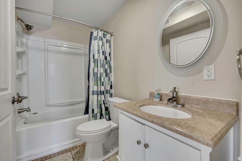 5712 W PLUMBAGO AVE Kearns, UT 84118