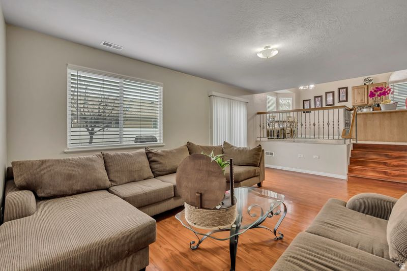 5712 W PLUMBAGO AVE Kearns, UT 84118