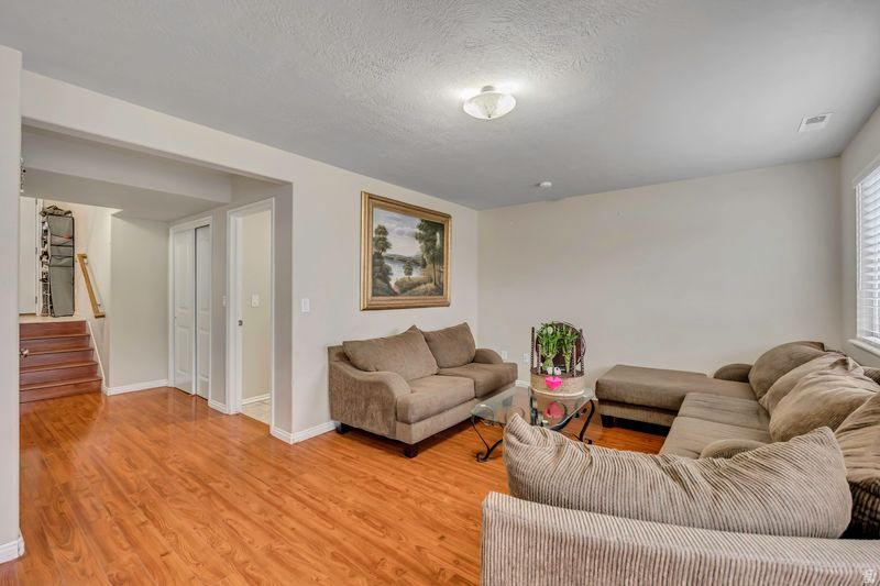 5712 W PLUMBAGO AVE Kearns, UT 84118