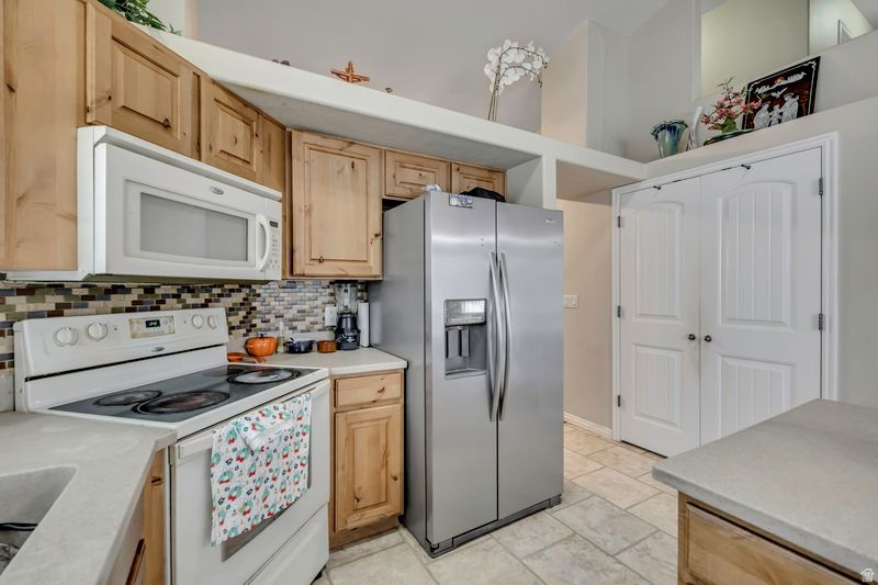 5712 W PLUMBAGO AVE Kearns, UT 84118