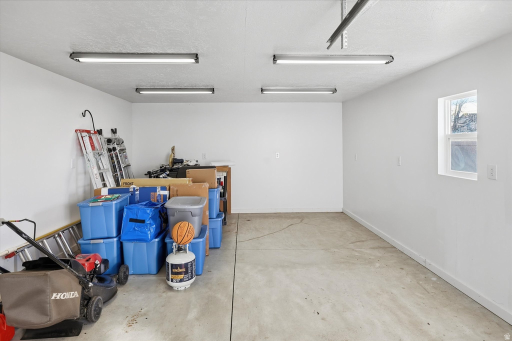 2673 W 3900 S Roy, UT 84067