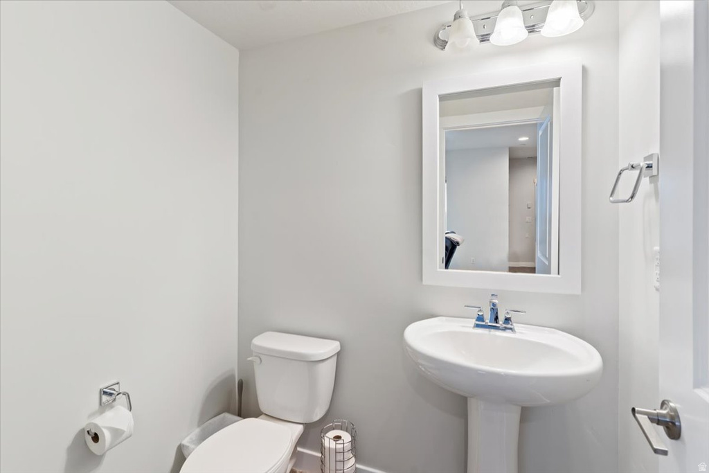 1196 W CLARK LN Farmington, UT 84025