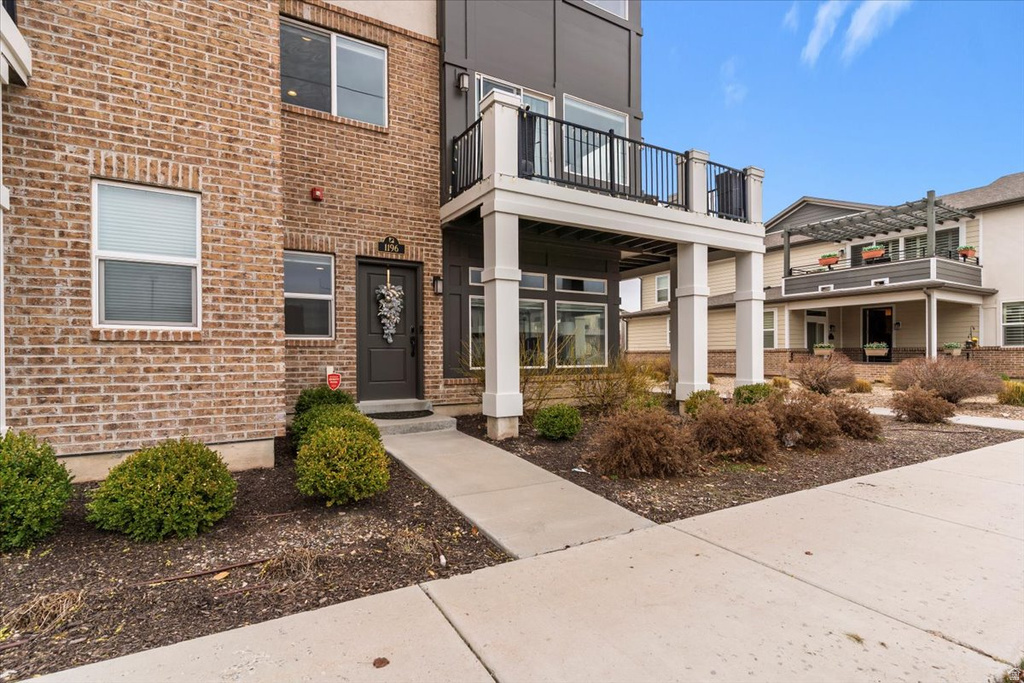 1196 W CLARK LN Farmington, UT 84025