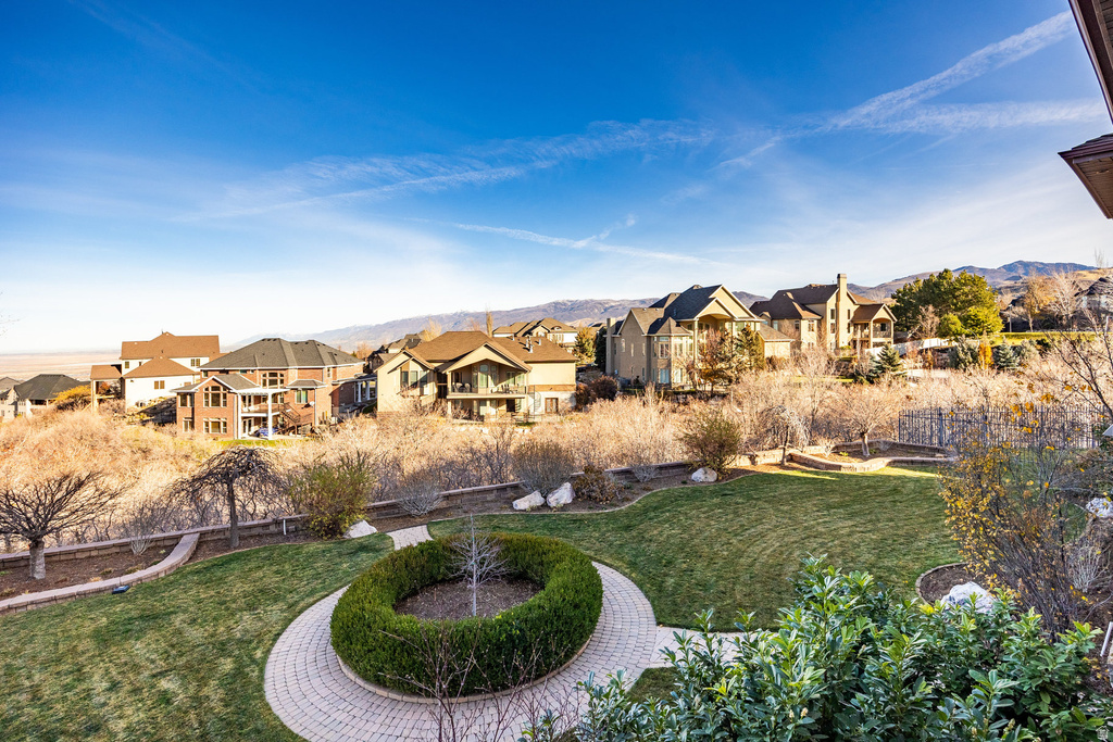 802 EAGLEPOINTE DR North Salt Lake, UT 84054