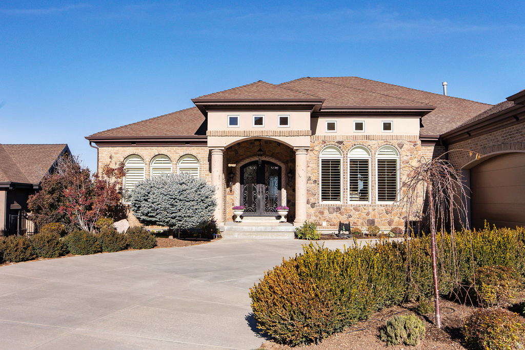 802 EAGLEPOINTE DR North Salt Lake, UT 84054