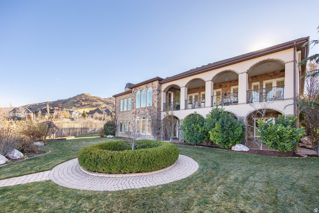 802 EAGLEPOINTE DR North Salt Lake, UT 84054