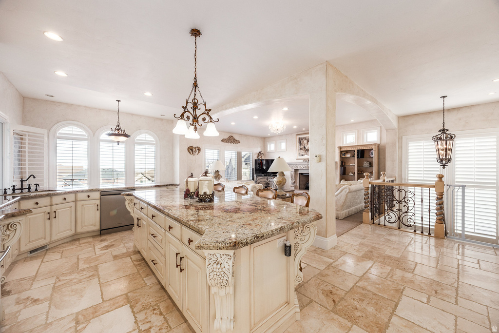 802 EAGLEPOINTE DR North Salt Lake, UT 84054