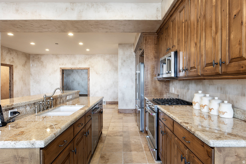 802 EAGLEPOINTE DR North Salt Lake, UT 84054