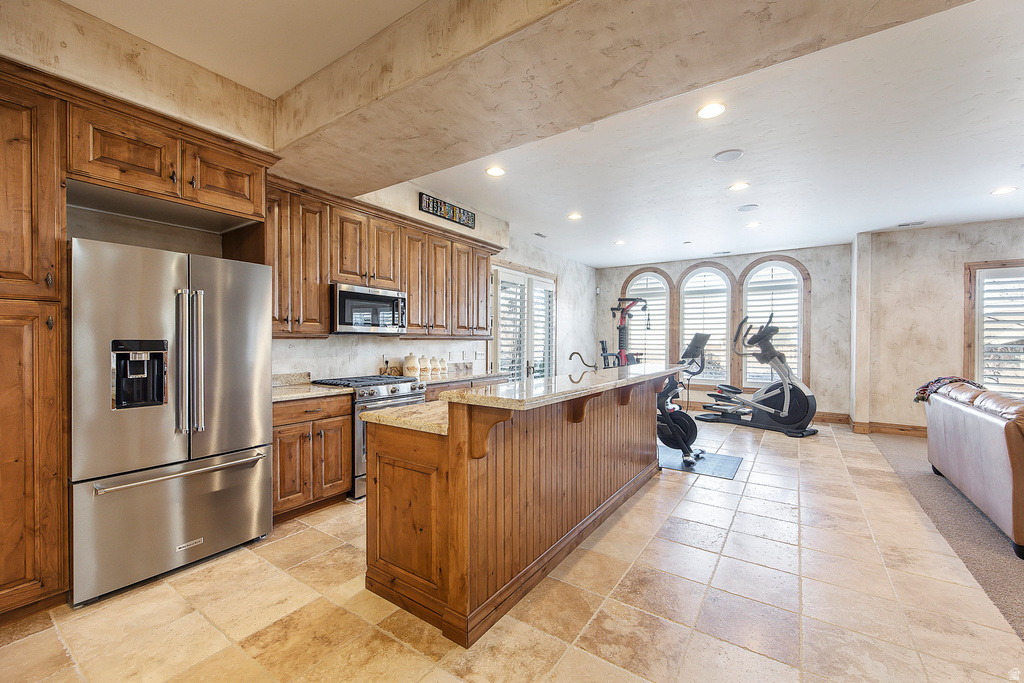 802 EAGLEPOINTE DR North Salt Lake, UT 84054