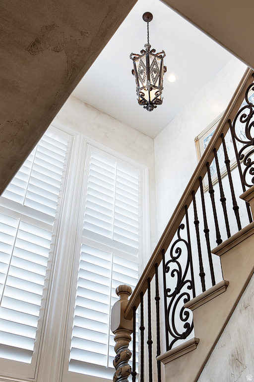 802 EAGLEPOINTE DR North Salt Lake, UT 84054