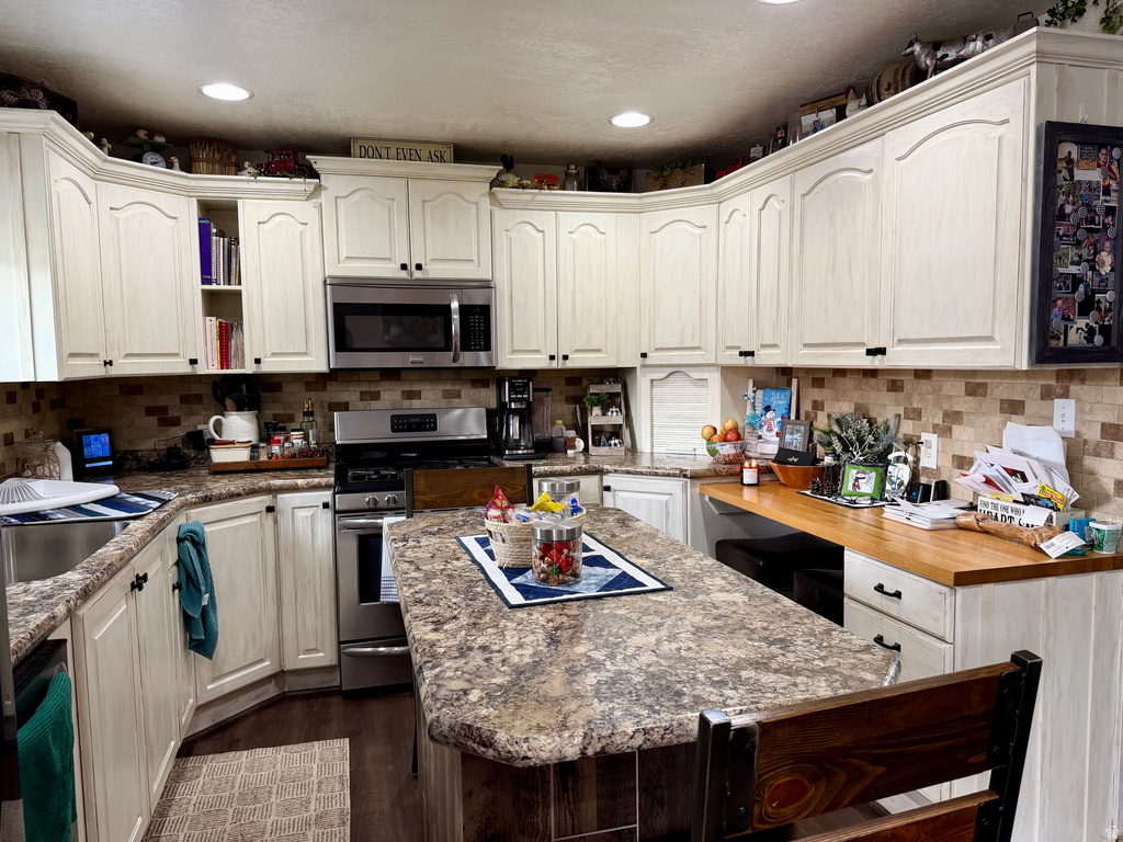 80 E 200 SOUTH ST Laketown, UT 84038